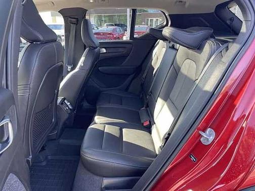 Fusion Red 2024 Volvo XC40 Plus