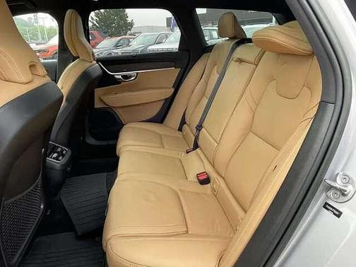 Silver Dawn 2023 Volvo V90 Cross Country Ultimate