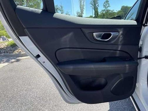 Crystal White 2024 Volvo S60 Core