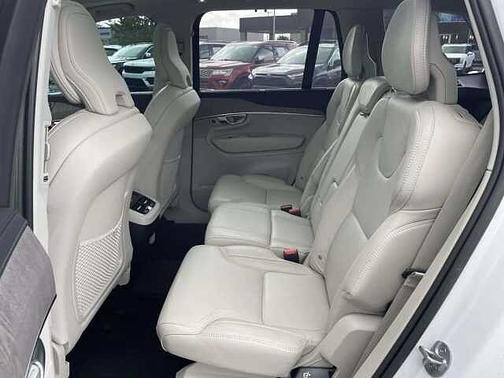 Crystal White 2023 Volvo XC90