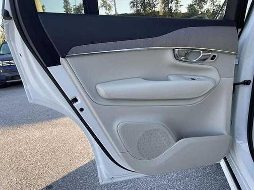 Crystal White 2025 Volvo XC90 Plus