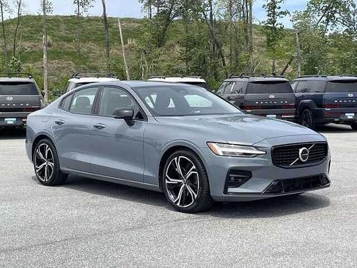 Thunder Grey 2024 Volvo S60 Core