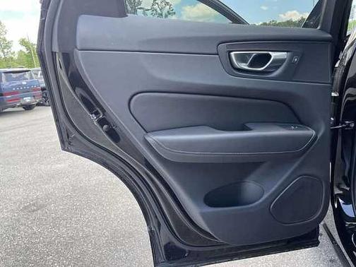 Onyx Black 2024 Volvo XC60