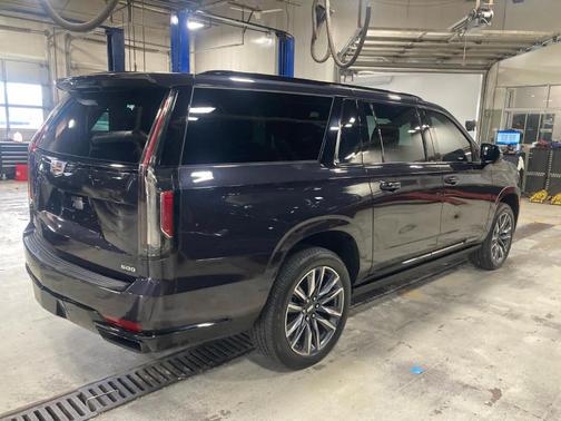 2022 Cadillac Escalade ESV Sport