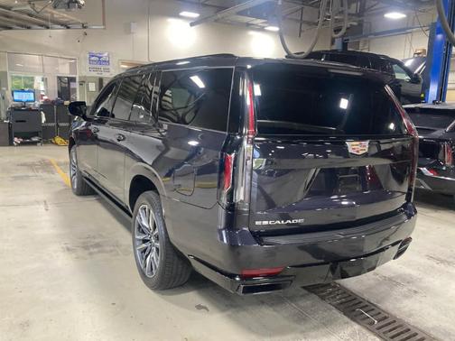 2022 Cadillac Escalade ESV Sport