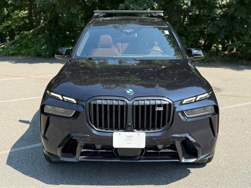 2023 BMW X7 M60i