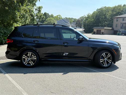 2023 BMW X7 M60i
