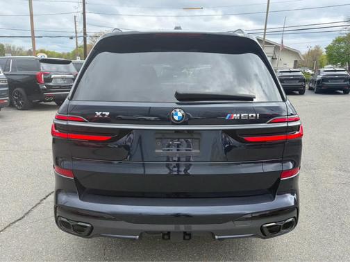 Carbon Black Metallic 2024 BMW X7 M60i