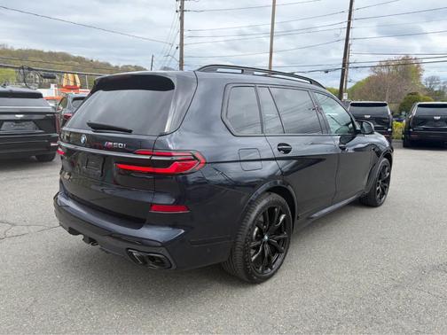 Carbon Black Metallic 2024 BMW X7 M60i