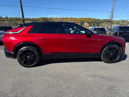 2025 Cadillac LYRIQ Sport