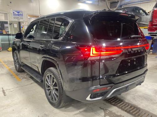 2025 Lexus LX 700h F Sport