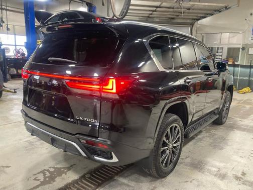 2025 Lexus LX 700h F Sport