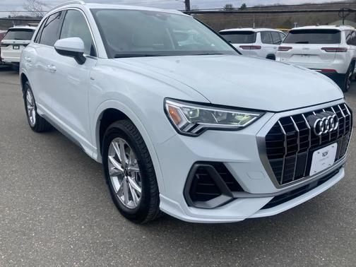 2024 Audi Q3 45 S line Premium