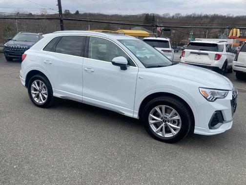 2024 Audi Q3 45 S line Premium