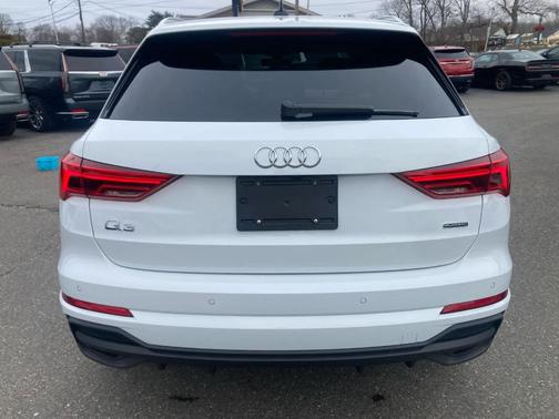 2024 Audi Q3 45 S line Premium