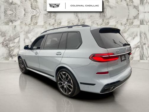 2023 BMW X7 M60i