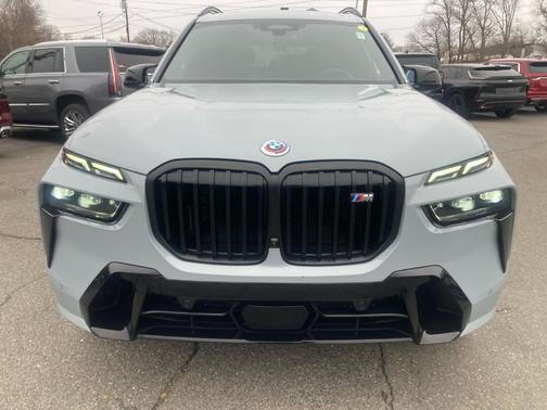 2023 BMW X7 M60i