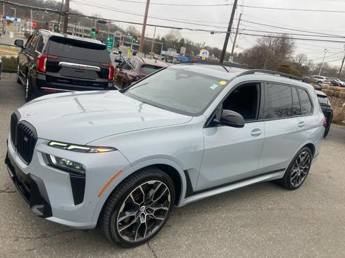 2023 BMW X7 M60i