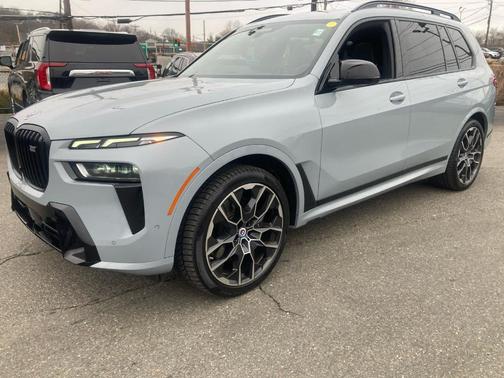 2023 BMW X7 M60i