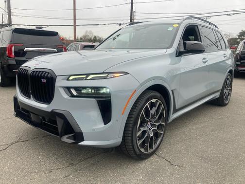 2023 BMW X7 M60i