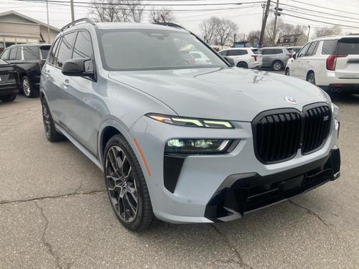 2023 BMW X7 M60i