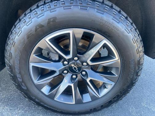 Shadow Gray Metallic 2021 Chevrolet Suburban Z71