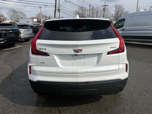 Crystal White Tri-Coat 2024 Cadillac XT4 Luxury
