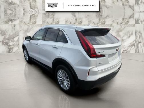 Crystal White Tri-Coat 2024 Cadillac XT4 Luxury