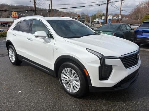 Crystal White Tri-Coat 2024 Cadillac XT4 Luxury