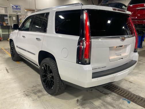 2020 Cadillac Escalade Premium Luxury