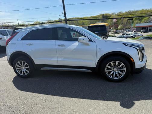 2023 Cadillac XT4 Premium Luxury