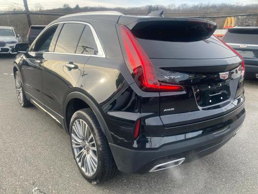 2024 Cadillac XT4 Premium Luxury