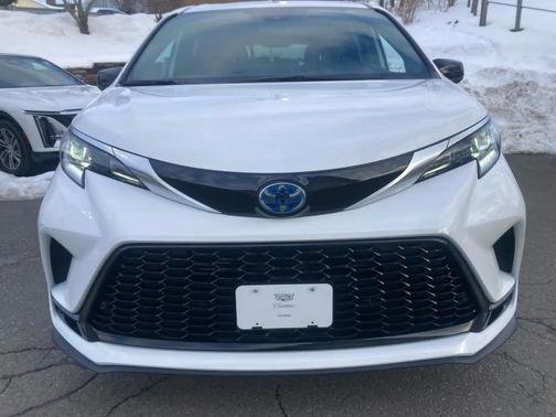 2024 Toyota Sienna XSE 7 Passenger