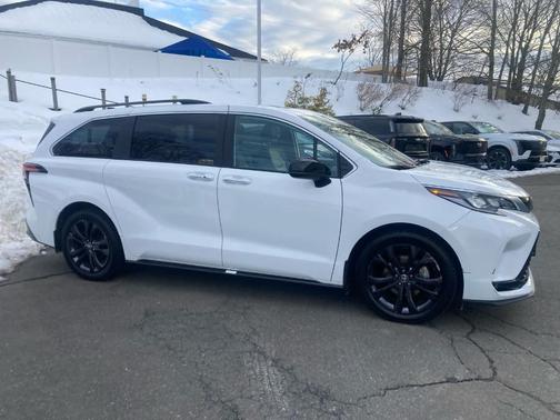 2024 Toyota Sienna XSE 7 Passenger