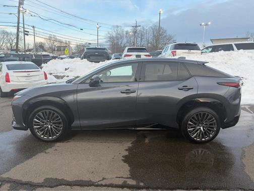 2023 Lexus RZ 450e Luxury