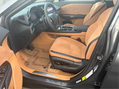 2023 Lexus RZ 450e Luxury