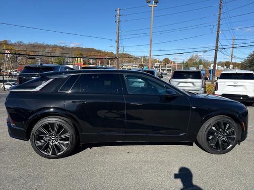 2024 Cadillac LYRIQ Sport