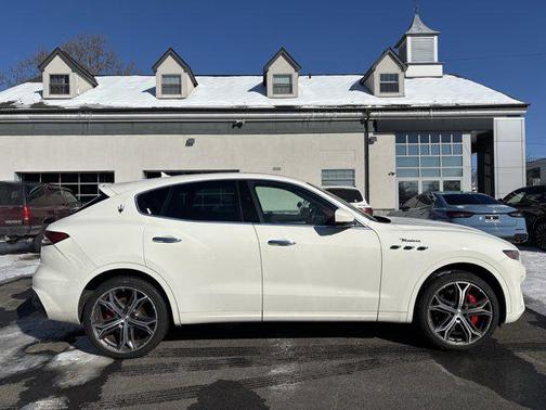 2022 Maserati Levante Modena