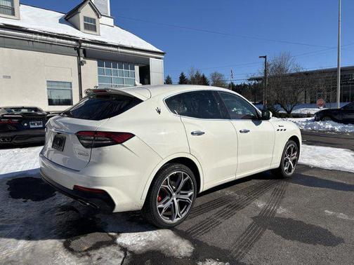 2022 Maserati Levante Modena