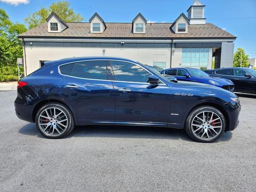 Blu Nobile Tri-Coat 2019 Maserati Levante Base
