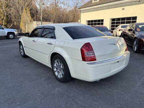 2005 Chrysler 300C Base