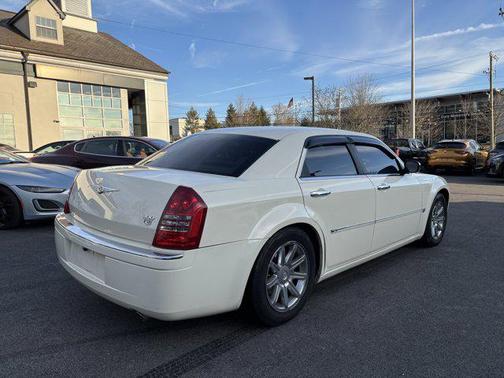 2005 Chrysler 300C Base