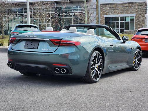 Verde Giada Metallic 2026 Maserati GranCabrio Base