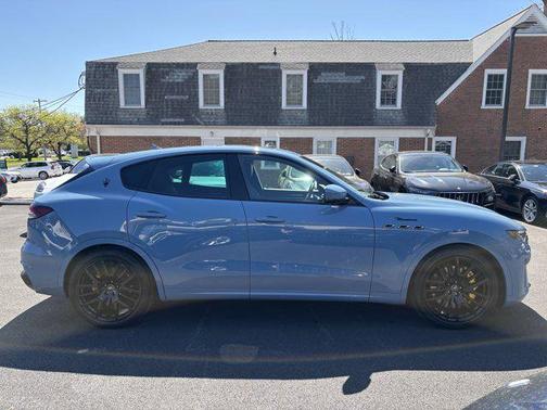 2022 Maserati Levante Modena