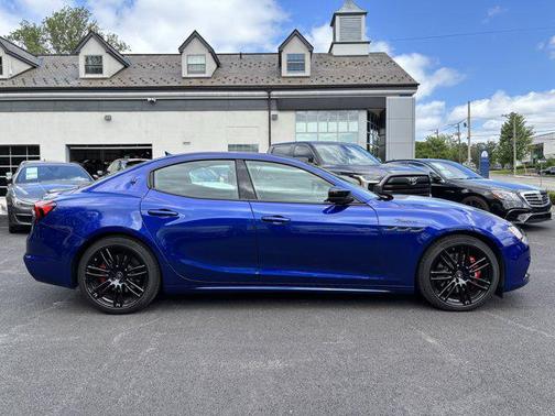 2022 Maserati Ghibli Modena Q4