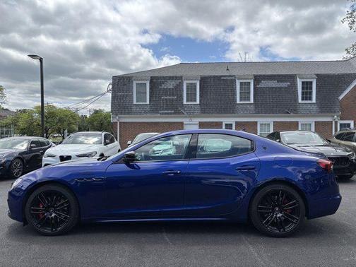 2022 Maserati Ghibli Modena Q4