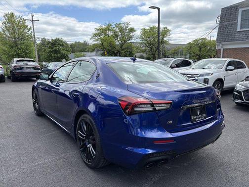 2022 Maserati Ghibli Modena Q4