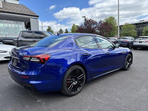 2022 Maserati Ghibli Modena Q4