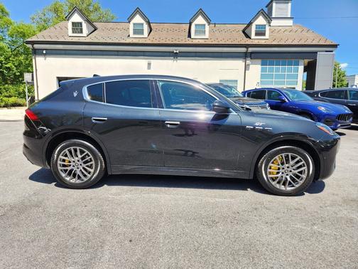 Nero Tempesta Metallic 2023 Maserati Grecale GT