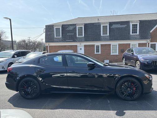 2022 Maserati Ghibli Modena Q4